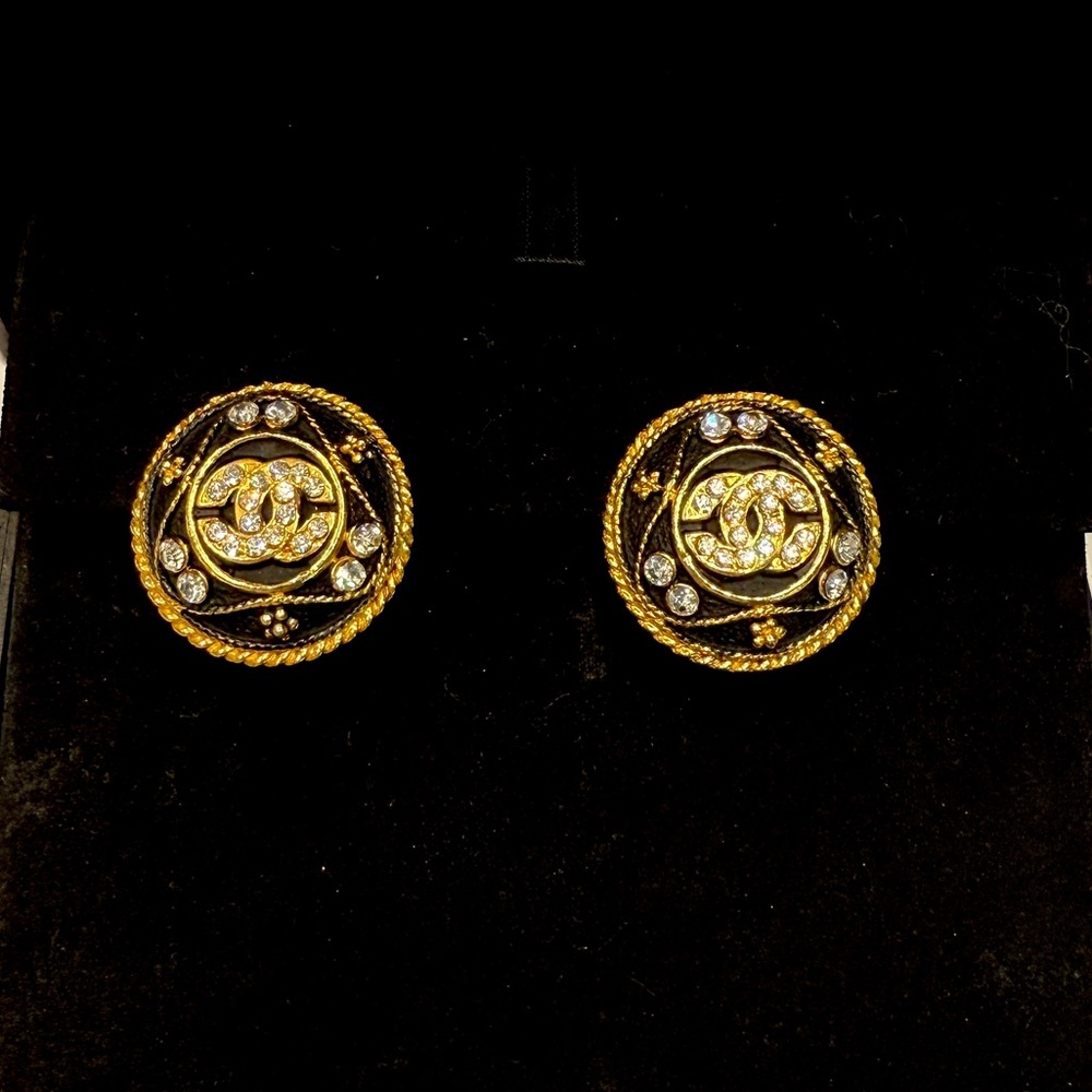 🔥Rare CHANEL 21K Gold Plated Rhinestone CC Earrings